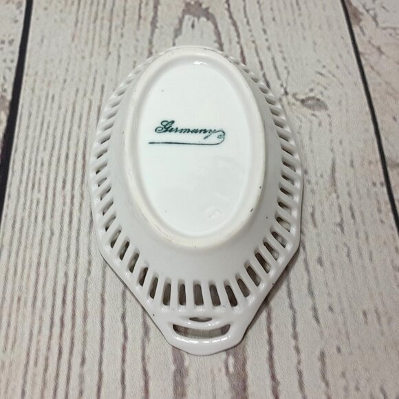 Porcelain Dish Germany Courting Couple Reticulated Lattice Trinket 5" Set Of 3 - Picture 9 of 16